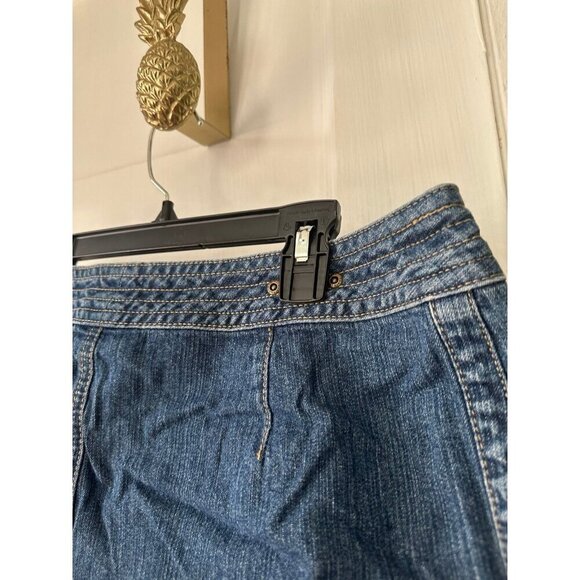 Liz Claiborne women’s size 8 denim Shorts - Picture 10 of 10